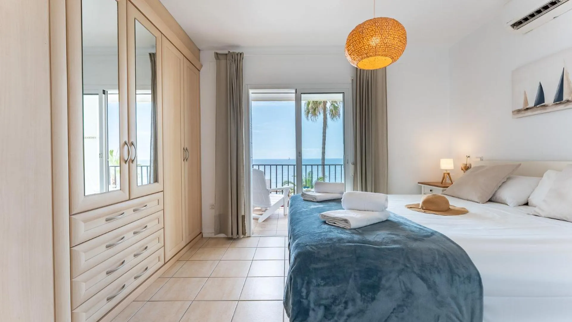 Сasa de vacaciones Cozy Beach Front House With Open Sea Views Located In Calahonda Only Few Minutes Away From Marbella - Costa Del Sol - Cs120 Mijas
