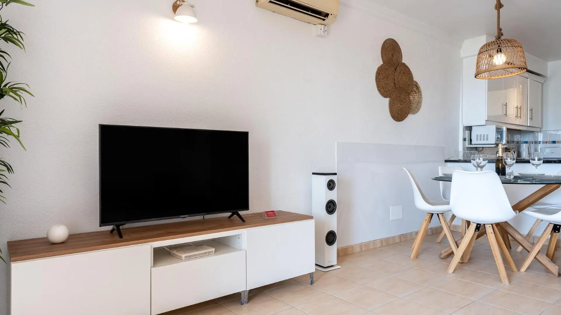 Cozy Beach Front House With Open Sea Views Located In Calahonda Only Few Minutes Away From Marbella - Costa Del Sol - Cs120 Mijas 0*,