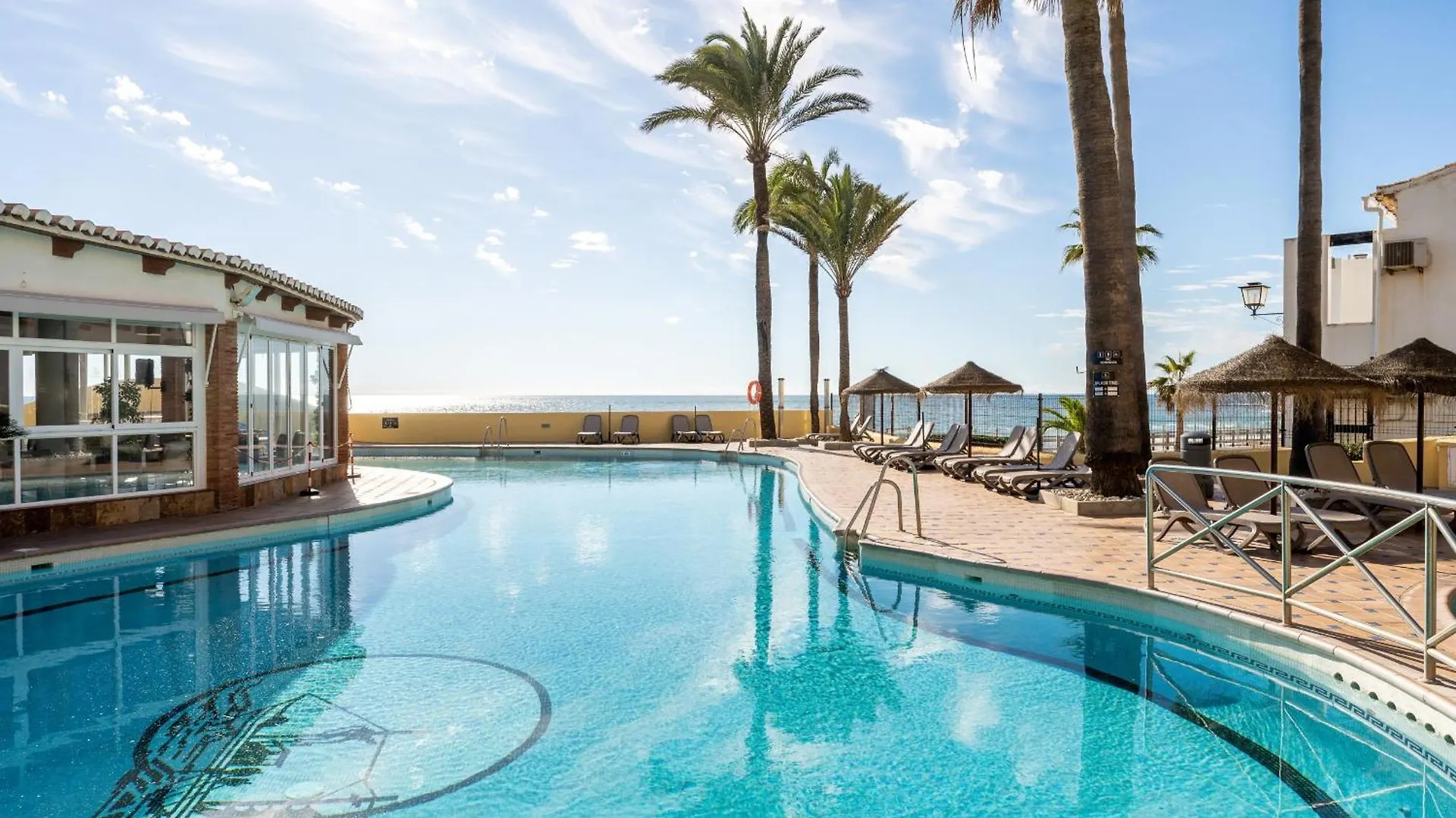 Cozy Beach Front House With Open Sea Views Located In Calahonda Only Few Minutes Away From Marbella - Costa Del Sol - Cs120 Mijas